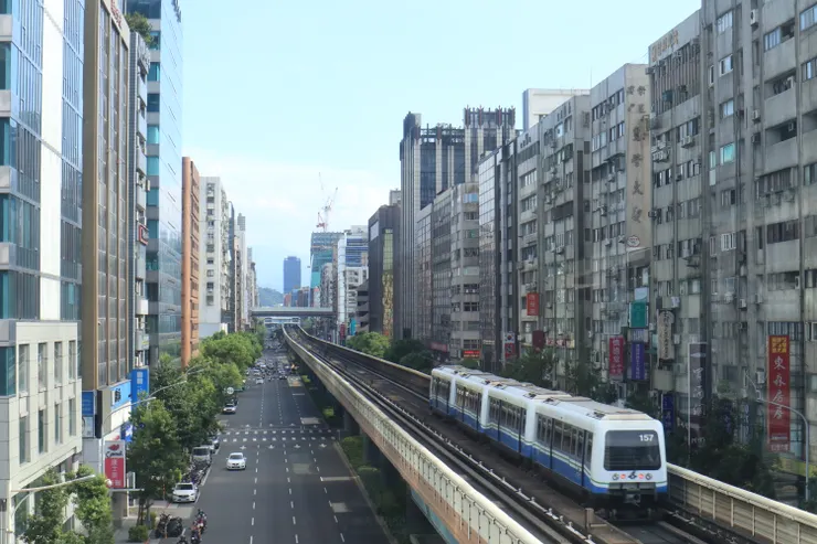 文湖線的南京東路與忠孝復興之間