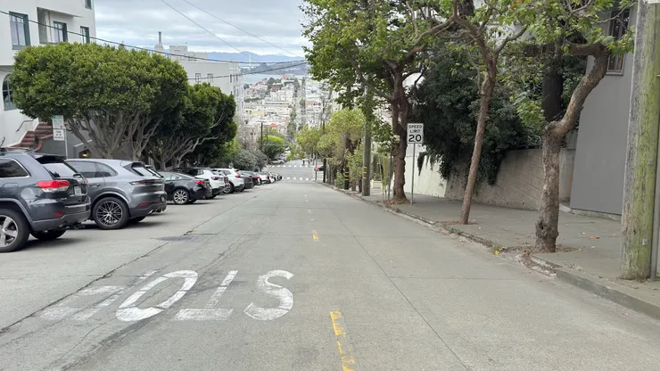 限速20公里且停車時車頭朝人行道