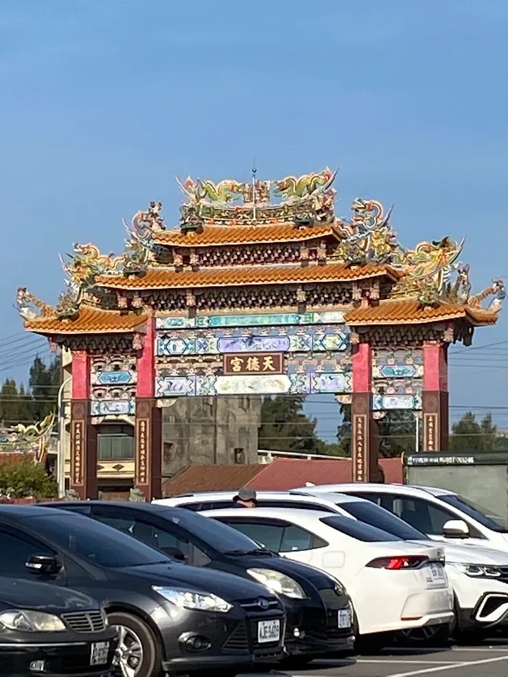 牌樓上交趾陶剪黏工藝（圖片截圖於網路）