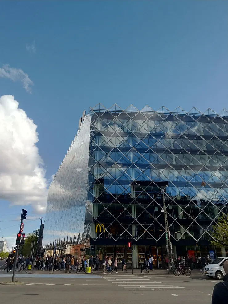 也有現代化的建築