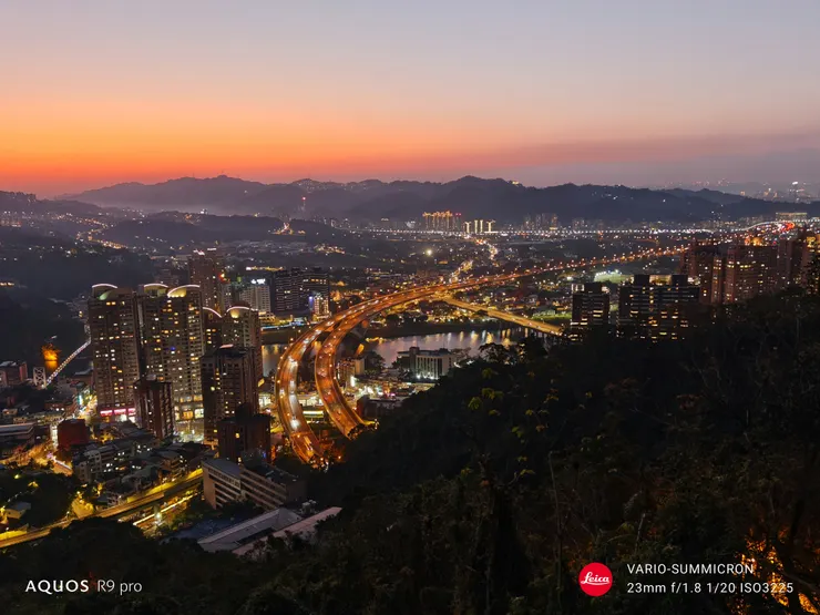 小獅山暮色夜景(SHARP AQUOS R9 pro,23mm)