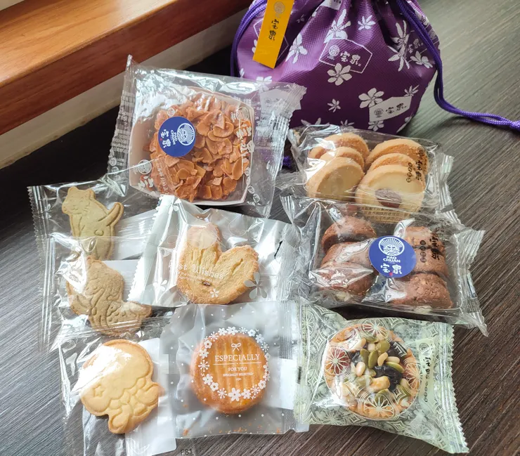 ▲宝泉買餅送福袋(自組)小西點款～瓦片酥、杏仁沙布列、動物餅乾、蝴蝶酥、杏角巧克力、布列塔尼、堅果塔