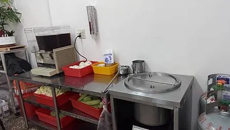 [新北美食]香港冠軍燒臘同時有飲料、湯品、自製品的店家，GO