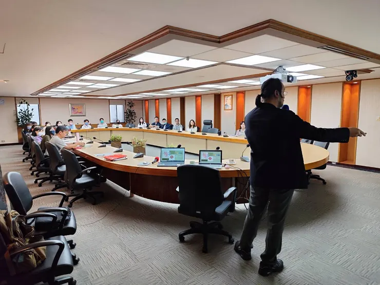 感謝願意示範的熱情同仁，最怕空氣突然安靜