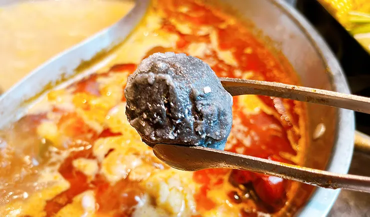 桃園青埔美食【怎麻辣頂級鴛鴦火鍋】麻辣鍋推薦