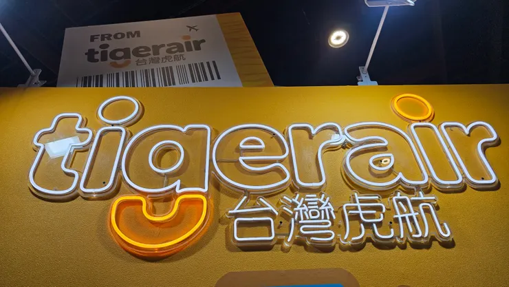 台灣虎航的霓虹燈也好可愛!