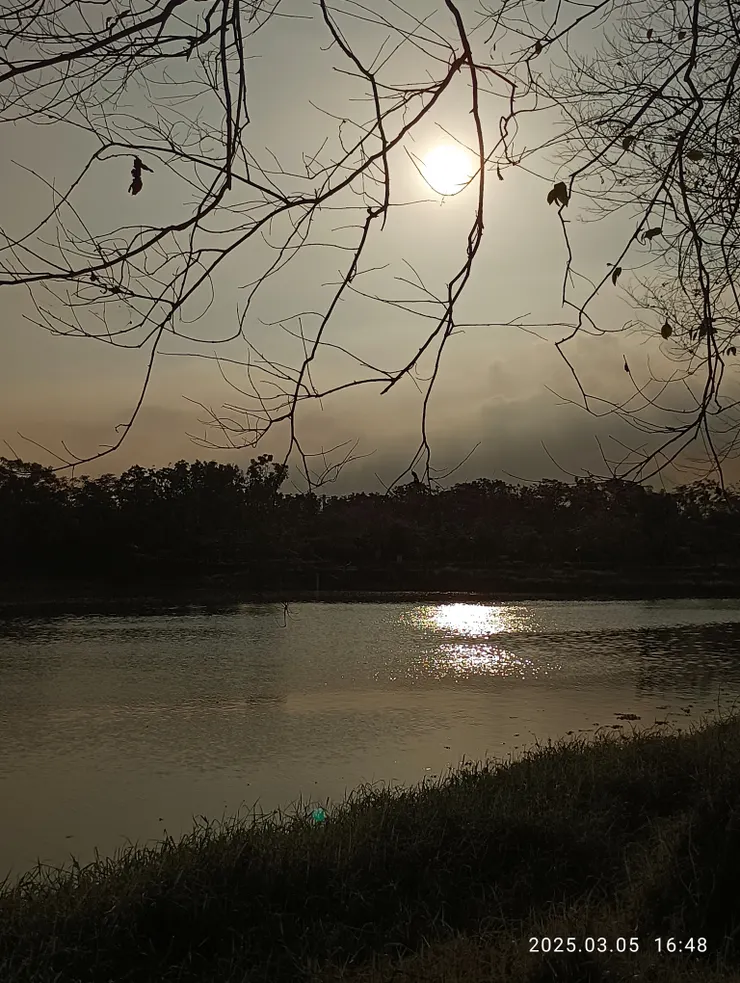 落日湖映鎔光漾