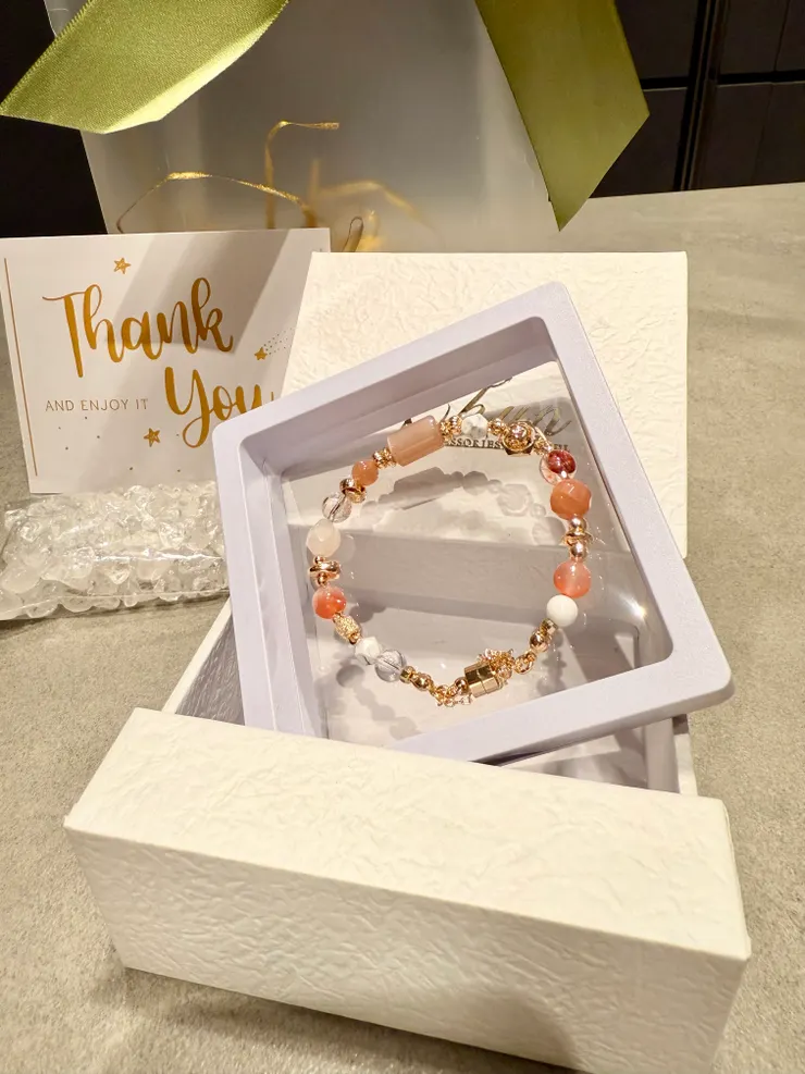 水晶不只是裝飾，更是我的能量守護者，提醒我為自己說話，擁抱更好的生活。