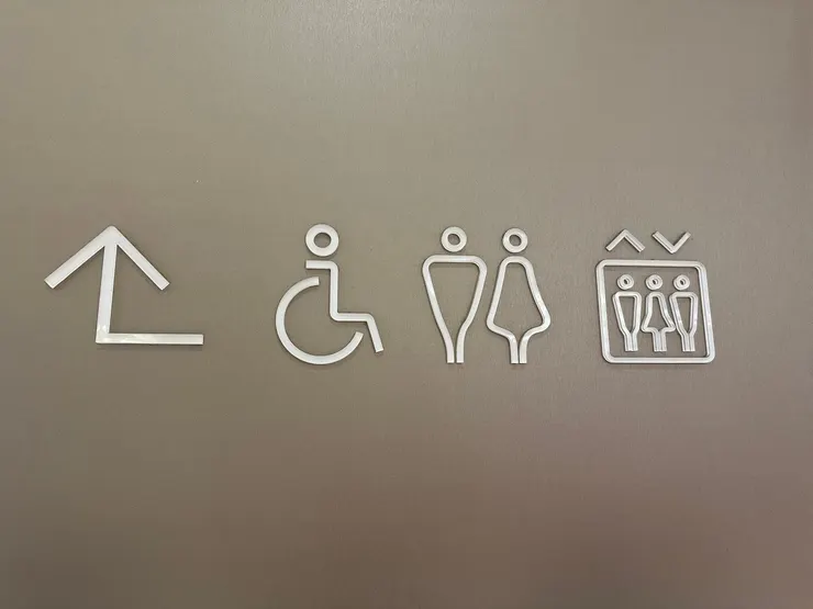 沒有照護床的無障礙廁所其實還是很有障礙。