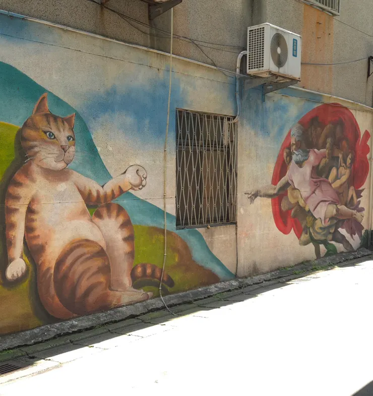 米開朗基羅的創世紀：「上帝試圖擼貓，但貓主子表示本宮乏了」。橘貓慵懶的躺著，小毛手微微抬起說：「人類的造物主啊，你的手指最好沾滿了鮪魚肉泥再伸過來。」