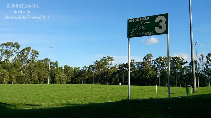 獨自一人在 Sunnybank 閒逛 ，可能是橄欖球場