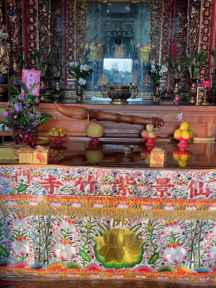 正殿觀音二佛祖