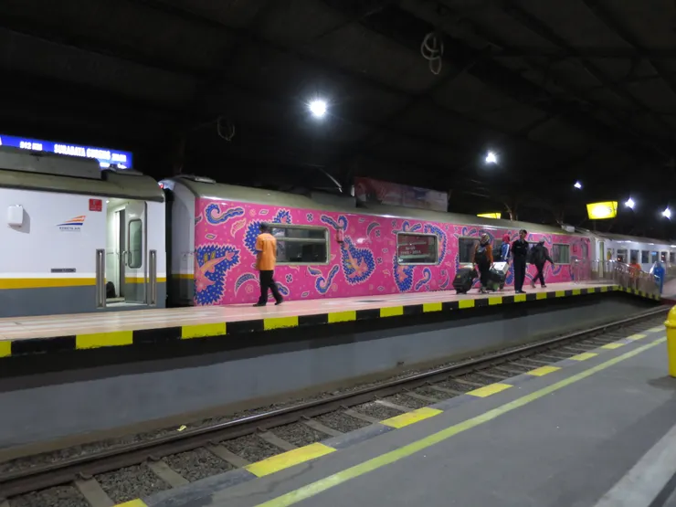 南洋風彩繪好可愛啊!為何只有一截?Aunt Kaki