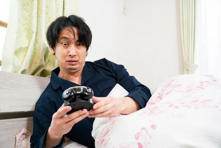 早上起床起得很晚 (圖片來自Pakutaso)