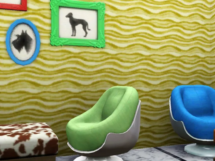 壁紙配上這些畫框很有復古味道。