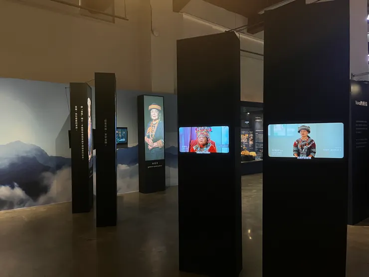 展場的採訪影片,記錄下靈媒的人生故事