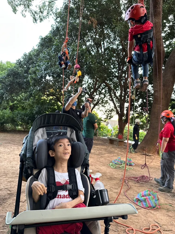 這是陪弟弟參加東海小棧的攀樹體驗~開心的哥哥。