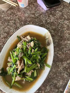 而讓自己能夠將注意力收回來的語詞,月光目前設定是:感謝宇宙。當自己對宇宙表達無盡的感謝之意時,也就能同時感受到無盡的宇宙能量流入自己的身心靈之中。依照與神對話一書的說法,心就是指充滿身體的每一處,存在於每一個細胞裡;而靈魂則是包覆著肉體的一團能量,比肉體的體積還要大一些,完整的將其包覆在內。