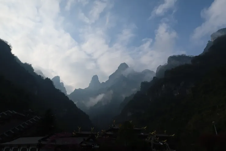 行程所限只跑了天子山,那天比較多雲。