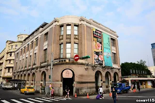 基隆公車總站旁的陽明海洋文化藝術館的前身為日本郵船基隆出張所，戰後分別由招商局及陽明海運使用