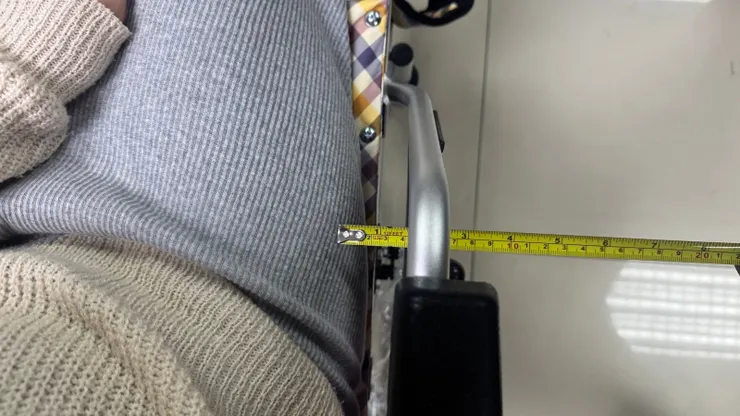 16吋輪椅座寛示意