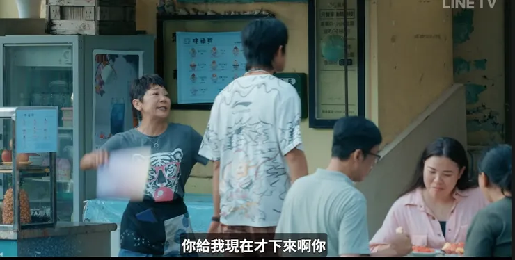 宛哲跟安琪拉一出場，就能看出是無話不談、很親密的母子