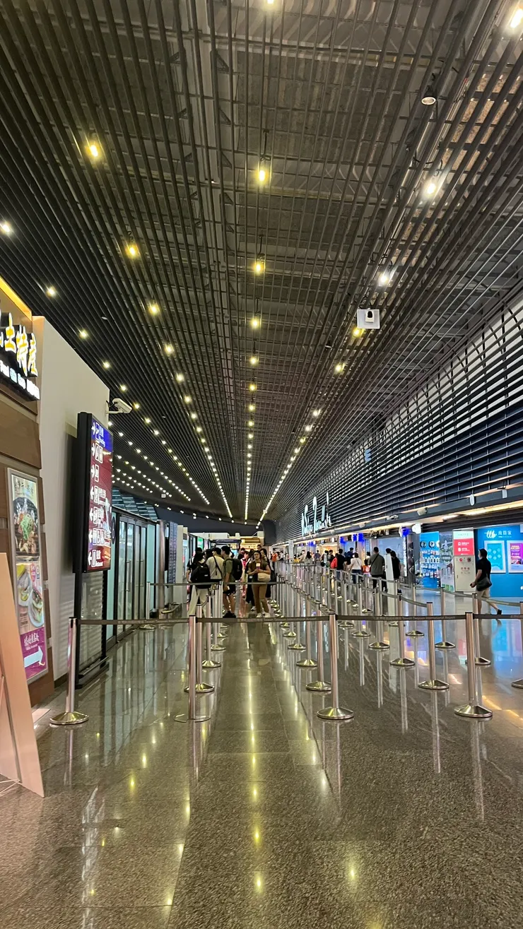 這個時間應該飛機比較少。