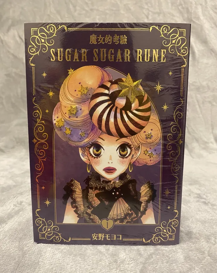 漫畫第一集封面為半身著華服的巧克莉