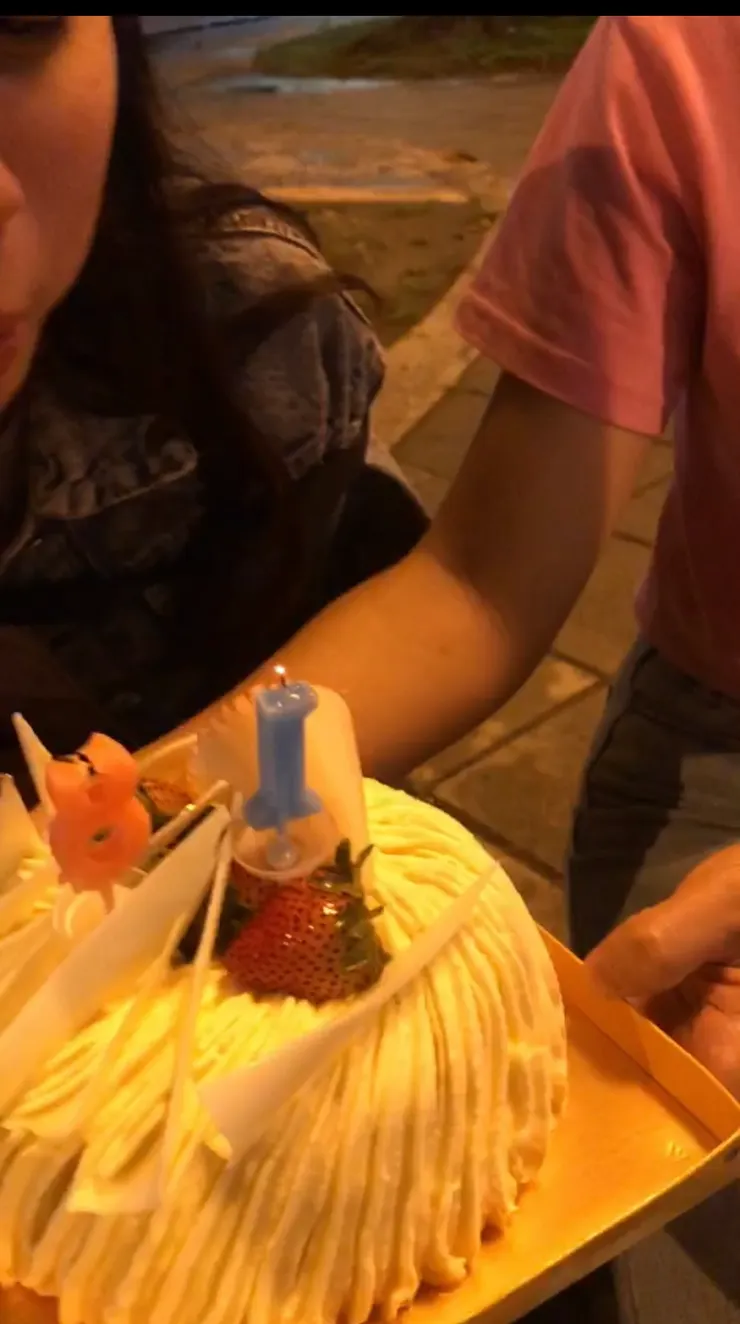 另一個被整的生日🎂被騙到公園吃蛋糕