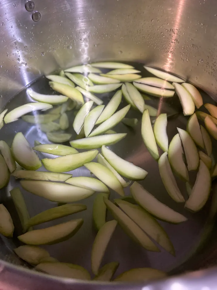 芒果切條後泡水