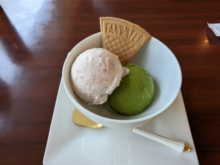 喫茶處「翠」的窗景普通，也可能剛好我的位置被樹擋住，在那裡吃了冰淇淋，味道還不錯。