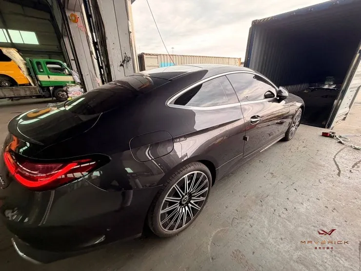 CLE450 Coupe 外匯車代購最新進度，韓國現場裝櫃並全程視訊驗車，解析外匯車從交車、出口到回台的完整流程與專業把關。