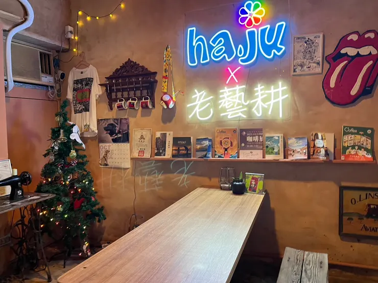 很可愛熱情的店家 明信片很有特色