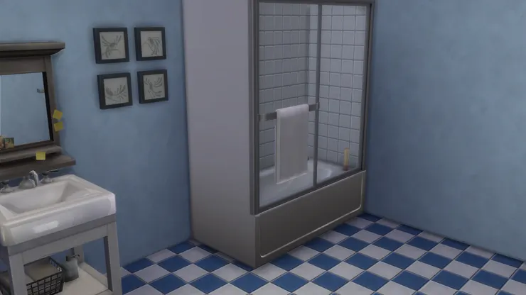 這套房內的洗手間跟外面那個一樣，都以天藍為主色，像是一套。