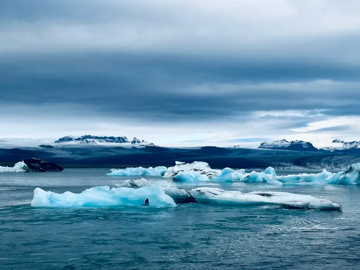 努力拍到一張沒人也沒船的。
