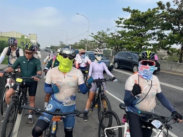 Wisdom與Len，背後的是領騎小姐姐