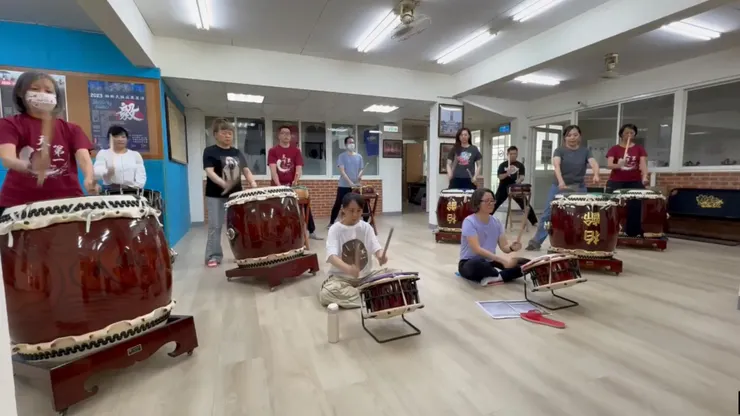 比賽前幾周才打到真正大鼓。