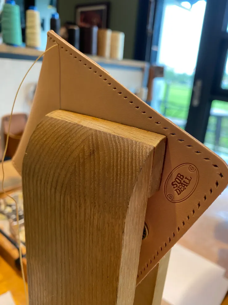 圖9：選擇好蠟線後開始縫製。