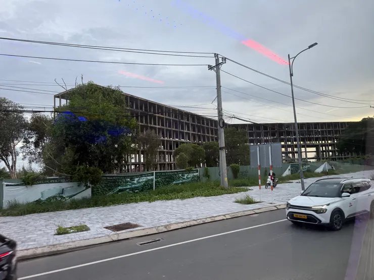 到處都是在興建中的工地