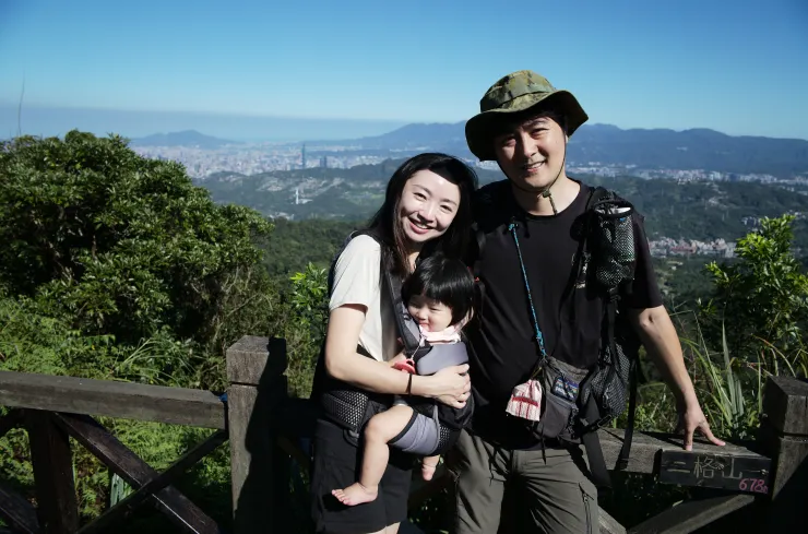 謝謝虹元哥和楊桃帶著可愛的漫漫姊姊來和咩咩一起玩～ 如果你對我的髮型有意見，可以找他理論（欸