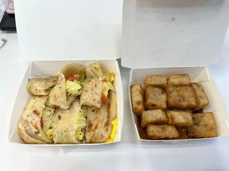 蔬菜蛋餅換厚酥餅皮、蘿蔔糕加辣。