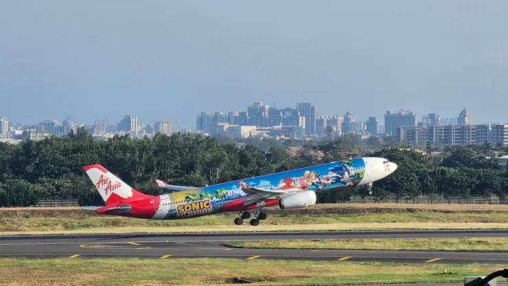 這是亞洲航空的空中巴士A330-300型廣體雙走道客機!