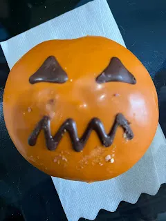 這樣的做法，會讓自己的每一步行動都能充滿期待，今天又有什麼值得感恩的事會發生呢？這樣去想，即使遇到機械性或是重複且漫長的工作時，也能夠保持好心情，去感恩這些事情的存在。這樣說來，還有什麼事是不能完成的？看看查理每天這麼認真大量閱讀，自己應當好好跟著學習才是。