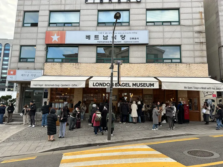「Paik's Coffee - Anguk Station Store」