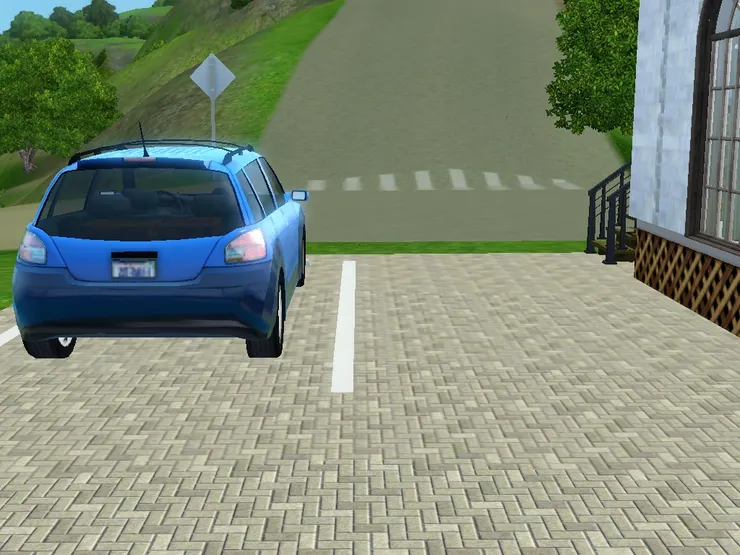 一出去便是馬路，方便得很。