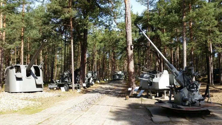 露天博物館火砲部分的景色。