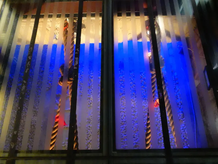 搬遷時的大繩子綁住建物的位置