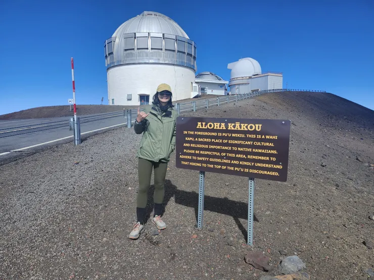 告示牌請尊重此神聖之地