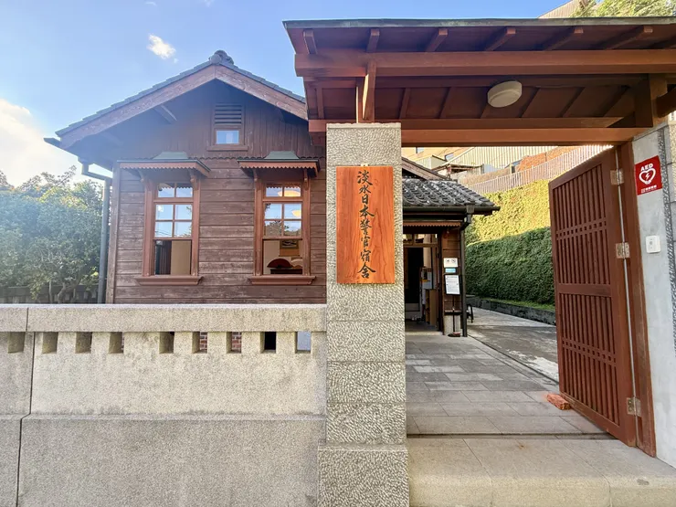 大門　f/2.2　1/170s　ISO-64　by Chris