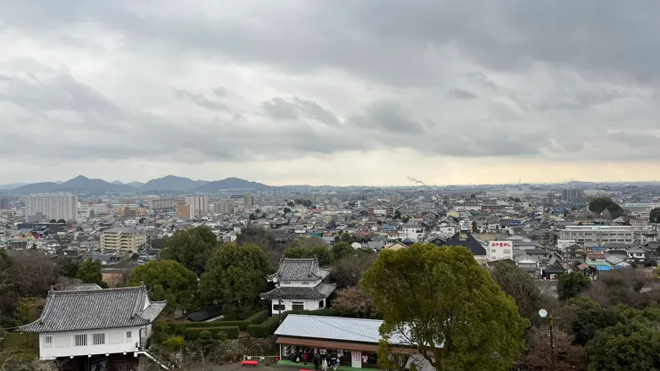 天守本身在丘陵上,就已經算高處了。